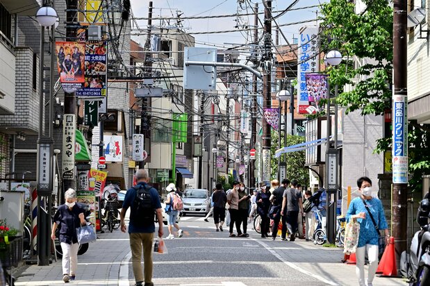 旧東海道沿いにある青物横丁商店街