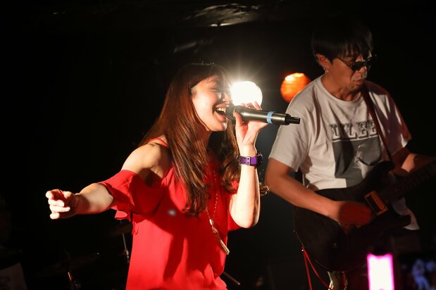 En concierto en la sala Yoyogi Barbara, 1 de diciembre de 2018, Tōkyō-to, Shibuya-ku © Hanai Tomoko