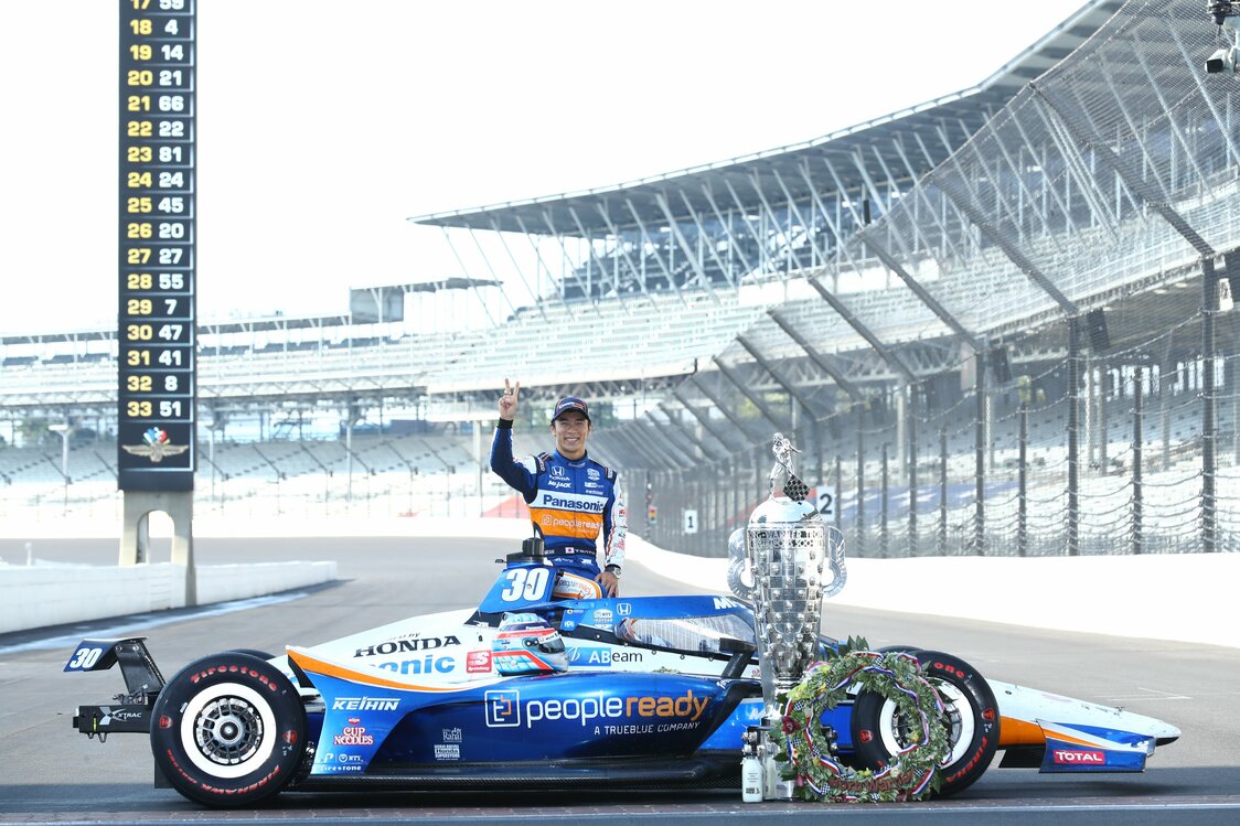インディ500の優勝者が顔のレリーフとともに名を刻む「ボルグワーナー・トロフィー」。2回以上その名を刻んだのは、104回の歴史の中で20人だけだ　写真：松本浩明