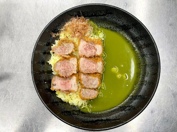 『グリーンカツカレー』1700円(Japanese Spice Curry wacca提供)