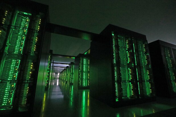 報道陣に公開されたスーパーコンピューター「富岳」=2020年6月16日、神戸市中央区(時事)