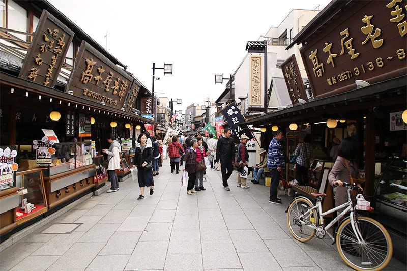 映画でおなじみの柴又・帝釈天参道