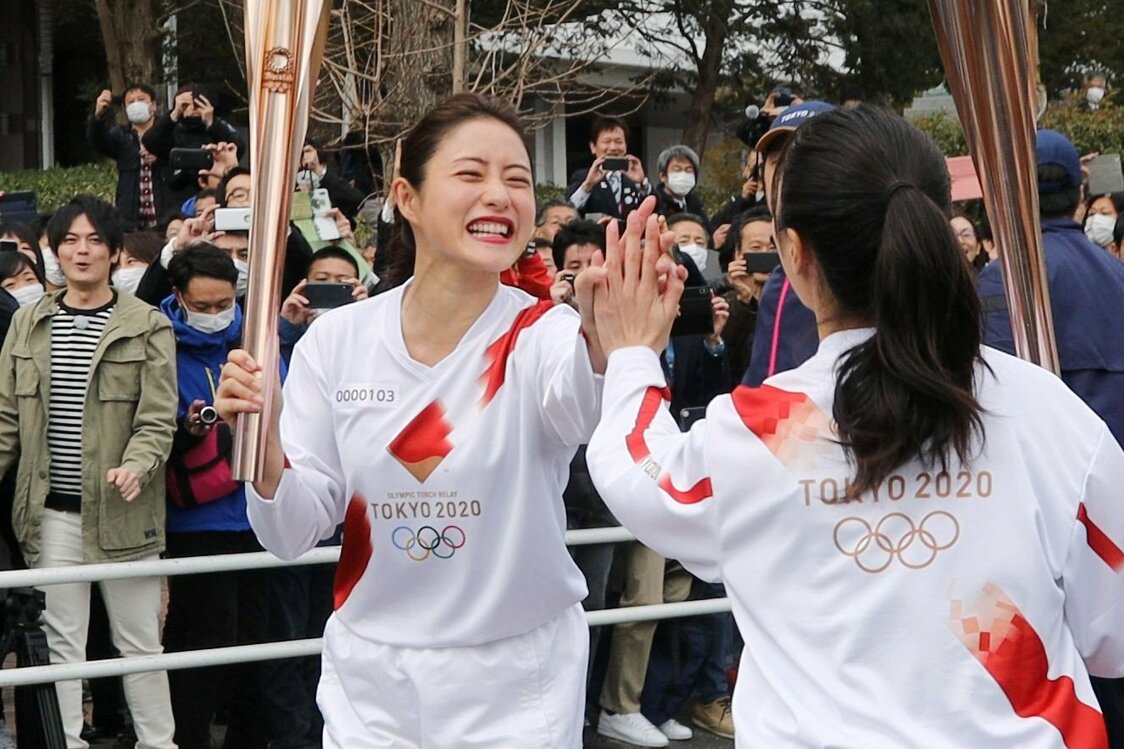 L'actrice Ishihara Satomi participant à la répétition du relais de la flamme olympique, le 15 février 2020 dans la ville de Hamura, préfecture de Tokyo. (Jiji press)