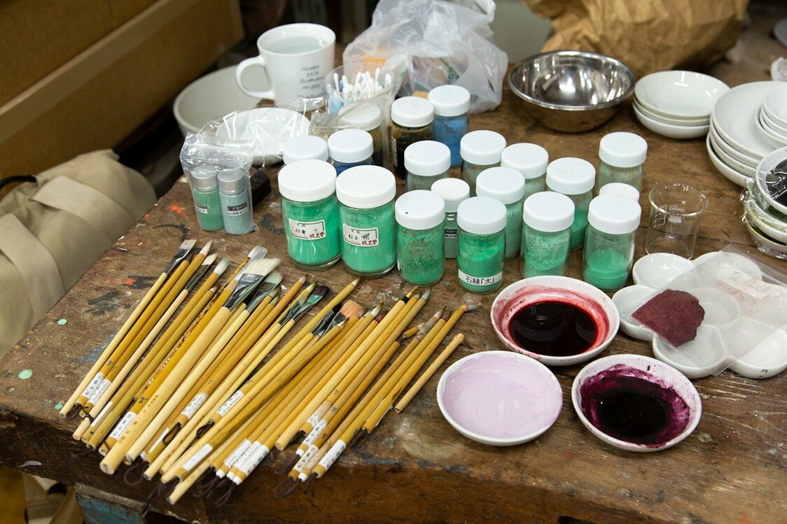 日本には現存しないため、中国から入手した岩絵の具。撮影＝川本 聖哉