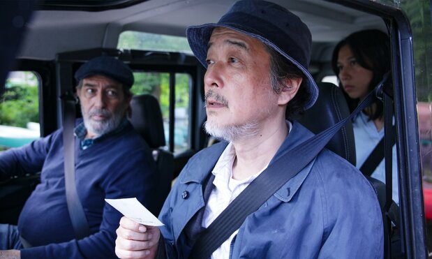 農場主ジョンと娘メアリーを演じるキアラン・ハインズとイーファ・ハインズは実の親子　© 2023 Magnolia Mae/ Office Shirous