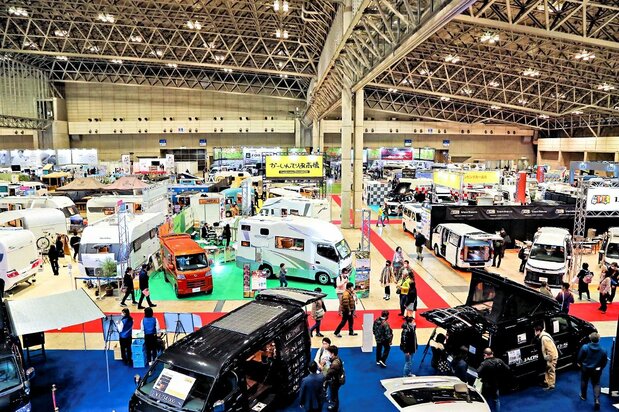 2月举行的“2023年日本露营车展”集结了300多款最新车型,吸引了5万多名车迷到场参观(图片:作者)