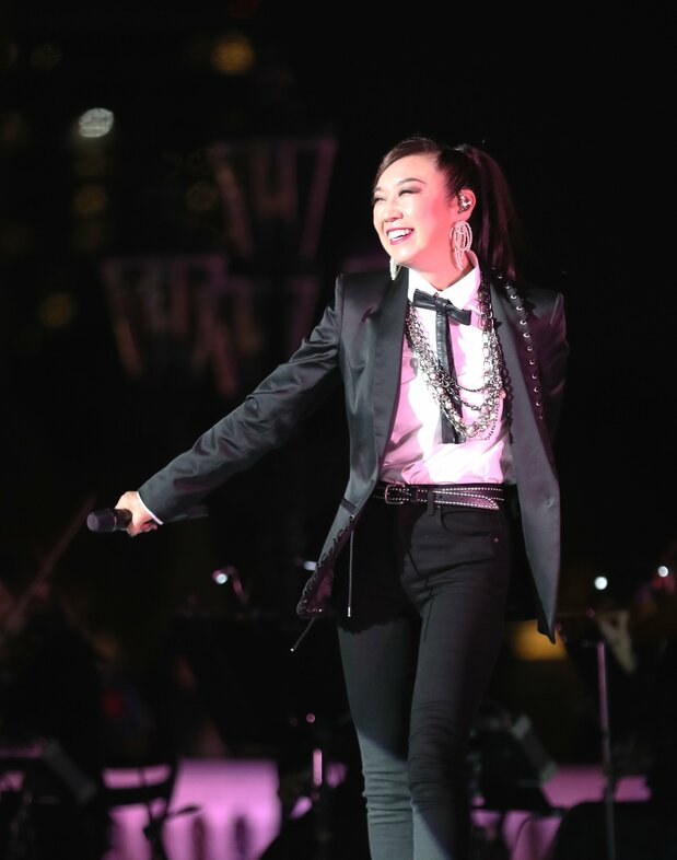 Matsutōya performing at an event to mark the opening of ski season, November 2019. (© Jiji)