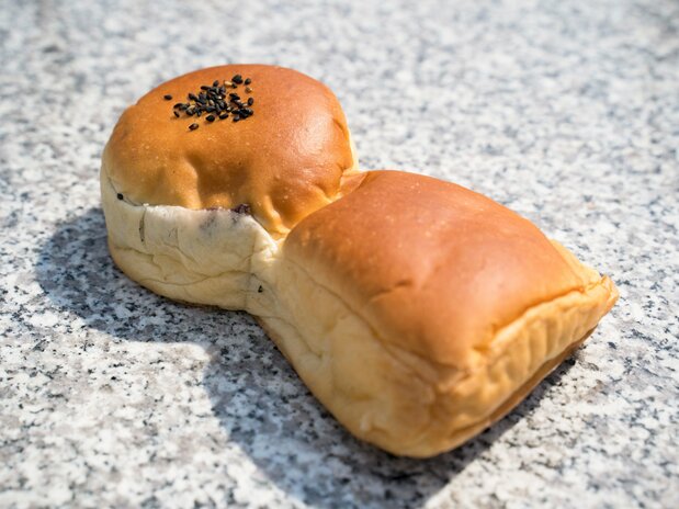 Le petit pain aux haricots rouges du Mausolée, goryô anpan, spécialité de la boulangerie Loire à proximité .