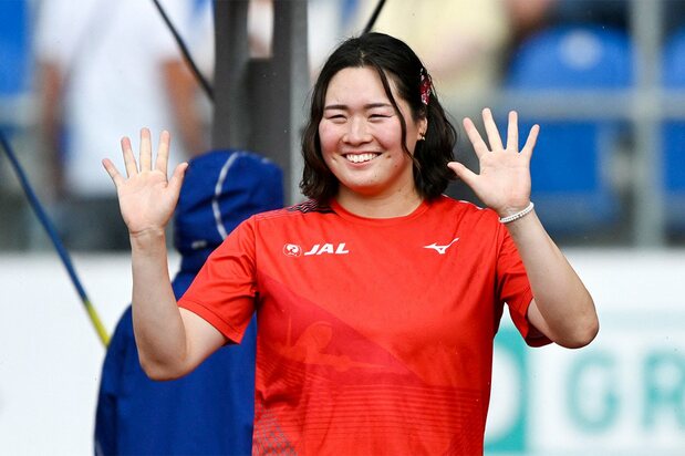 試合中に見せる明るい笑顔は、世界中で多くのファンを引きつけている= 2024年5月28日、チェコの オストラバ・ゴールデンスパイク大会 (ロイター)