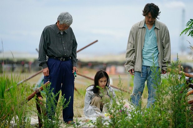 左から亜弓の父・勝美(吉澤健)、美波、郁男 ©2018「凪待ち」FILM PARTNERS