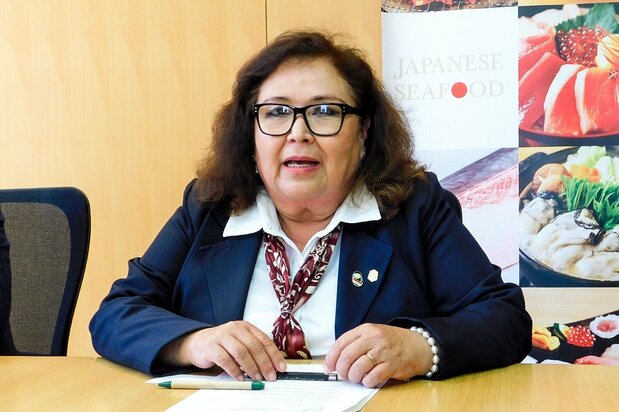 Baja California Fisheries and Aquaculture Minister Alma Rosa García Juárez being interviewed in Tokyo in June. (© Nippon.com)