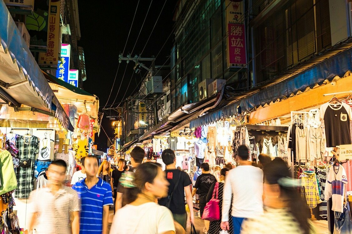 台北士林夜市（まちゃー/PIXTA）