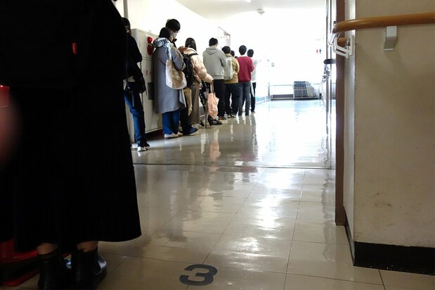 支援会が始まる午前10時より前から列ができていた（筆者撮影）