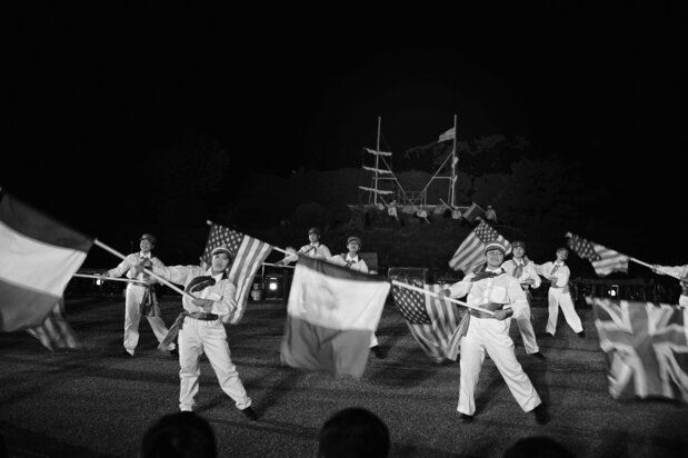 An open-air play about Hakodate’s history performed by residents. In this scene, Hakodate has become an open port following the arrival of US Commodore Matthew Perry at the end of the Edo period. (2019, Goryōkaku Park)