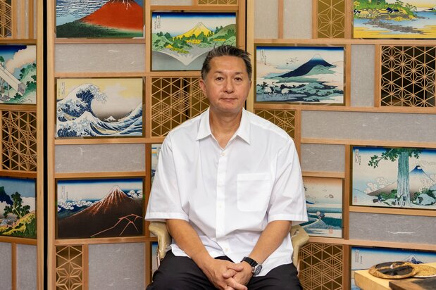 20代の頃に商社マンから版元へと転身した坂井さん