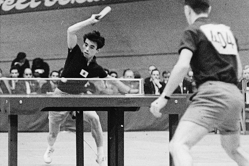 世界選手権でプレーをする荻村伊智朗　写真提供：ITS三鷹卓球クラブ