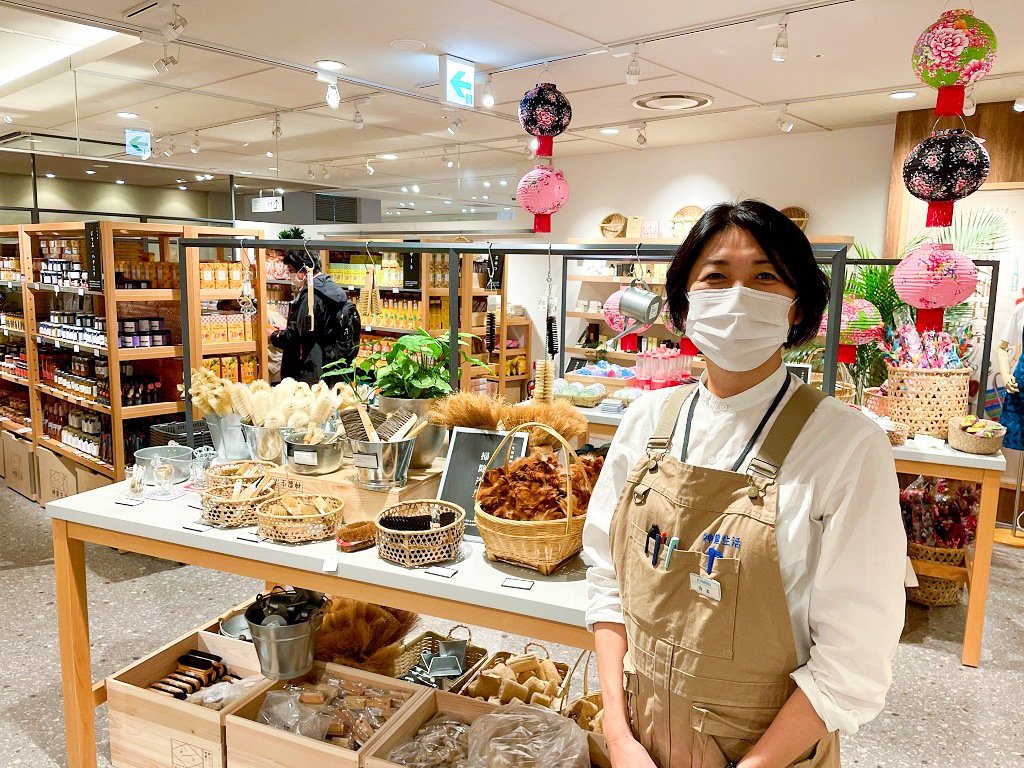 スタッフの寺本あきさんは、20回近く台湾を旅したことがある“台湾通”