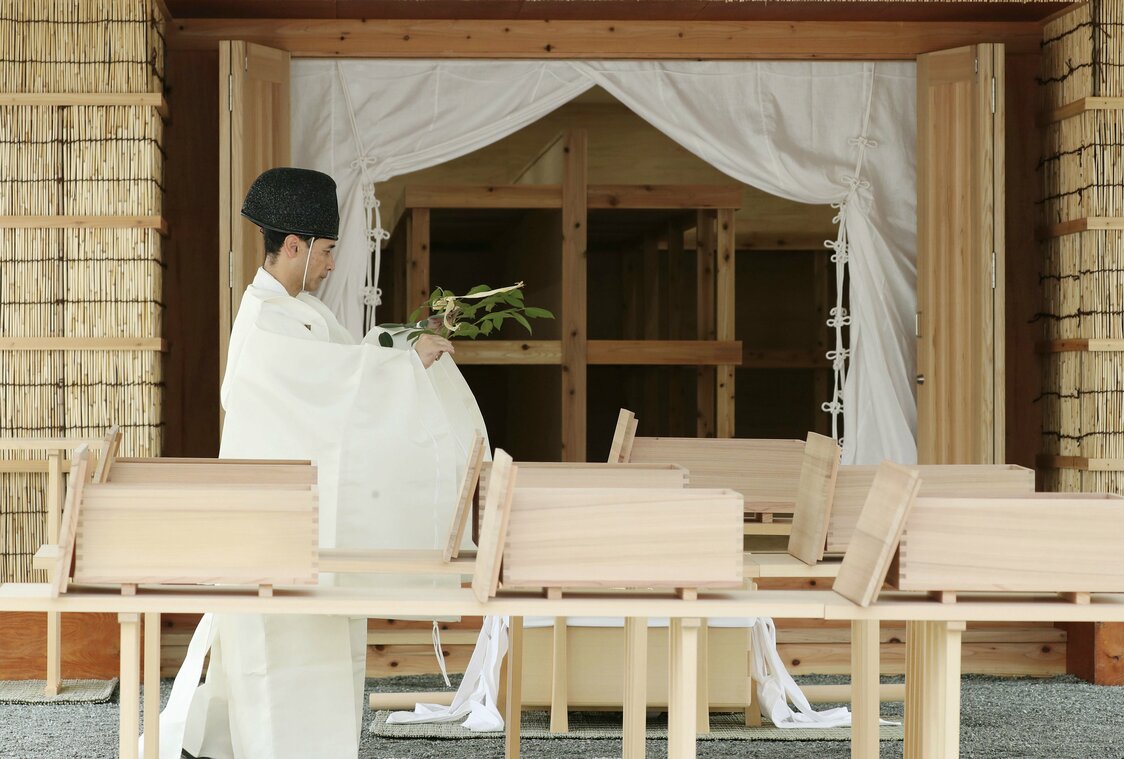 向皇居獻上大嘗祭專用稻米的「新穀供納」儀式，2019年10月15日，皇居東御苑［記者團代表攝影］（時事）