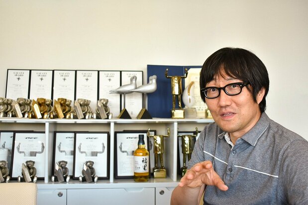 Fukusato has won numerous awards for his work, including the TCC Grand Prix, the TCC Award (22 times), and the ACC Grand Prix (3 times).