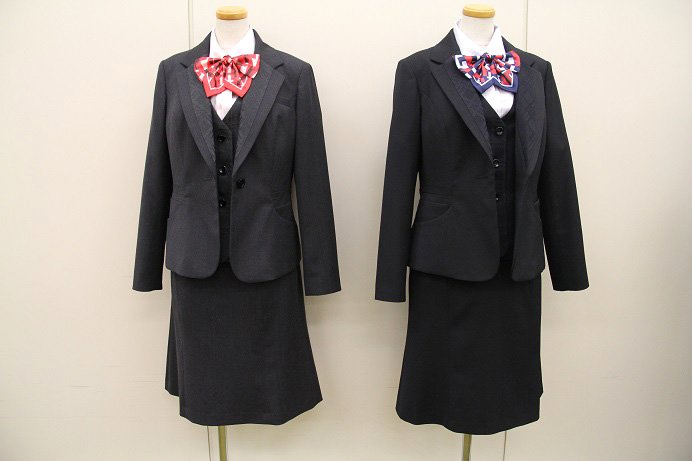 Nuevos uniformes del banco Tokyo-Mitsubishi UFJ desde enero de 2016. El concepto: confianza, pulcritud y cercanía (imagen cortesía del banco Tokyo-Mitsubishi UFJ).