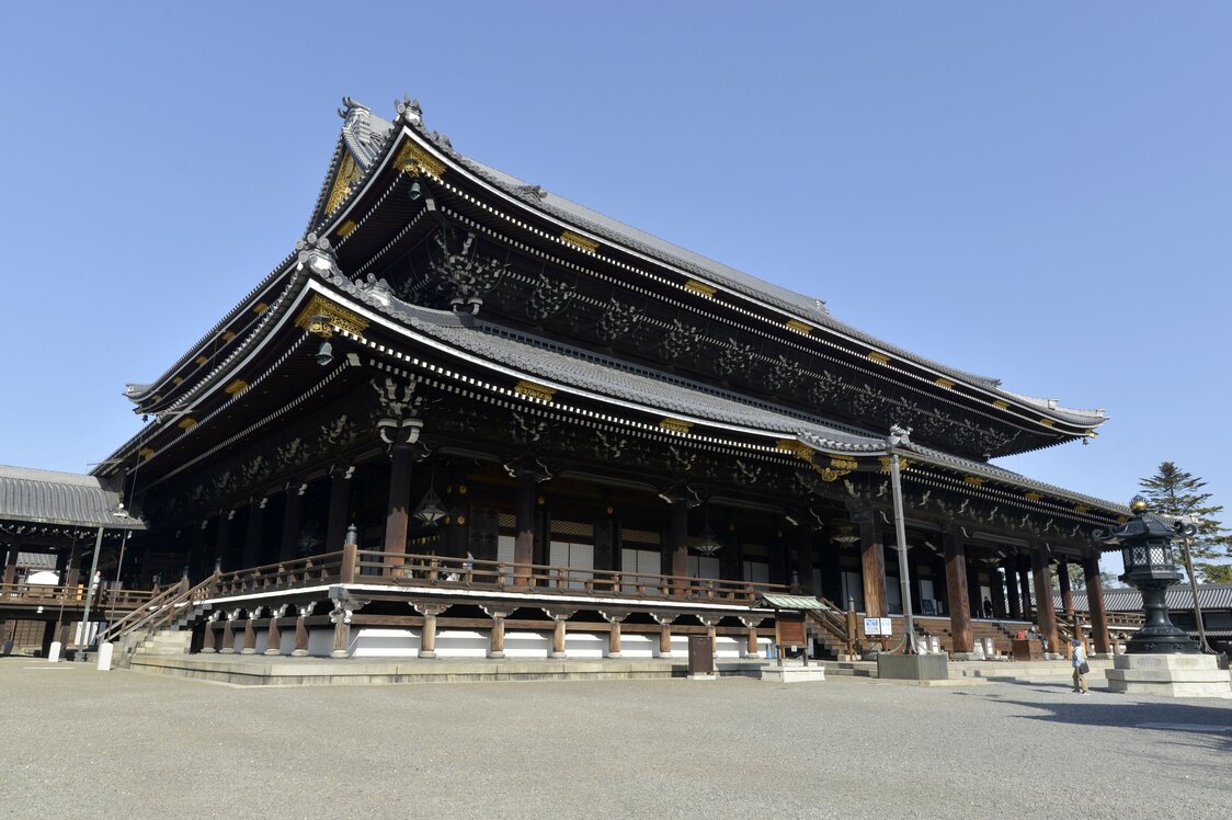 京都・東本願寺御影堂。教如が本願寺から出て御影堂を建立したことにより、本願寺は東西に分裂する。（PIXTA）