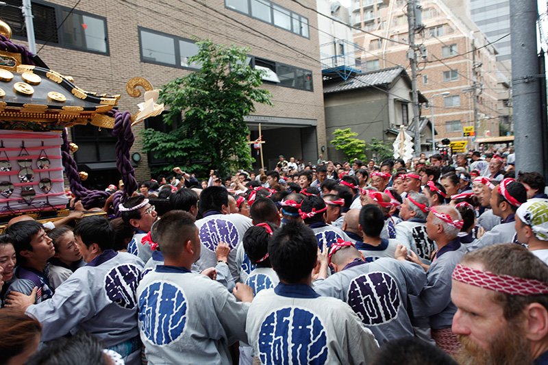 “三社祭”物语：驹形街道“一年中最短的40分钟”