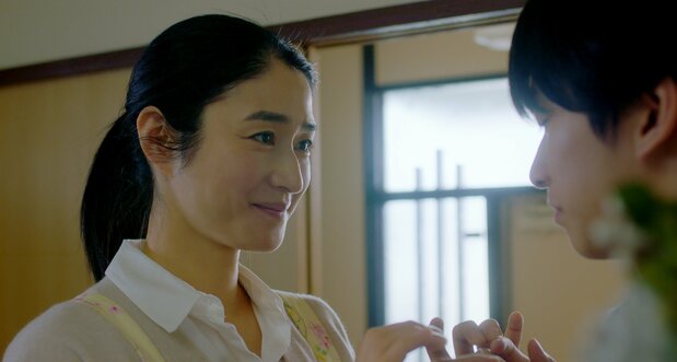 One scene in the film depicts the moment when Satoshi’s mother, Reiko, is inspired to invent finger braille as a way of communicating with her son. (© Therone/Karavan Pictures)