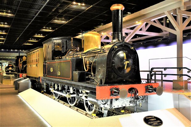 国指定重要文化財「1号機関車(150形蒸気機関車)」 。1871年に英国で製造され72年、新橋―横浜間で運転を開始した(鉄道博物館蔵)