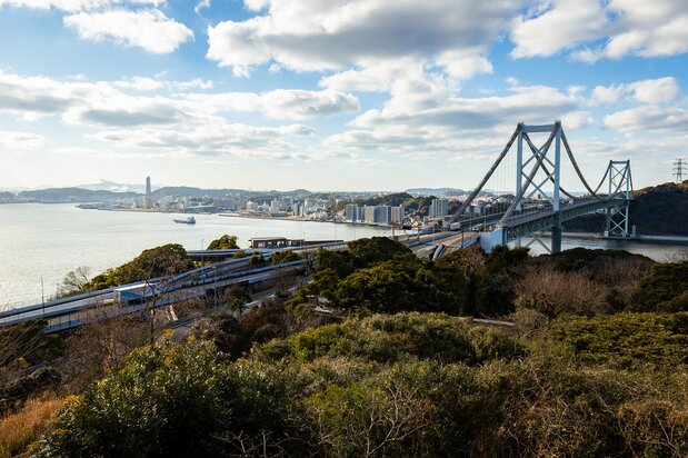 关门桥对面是一大片下关市街区