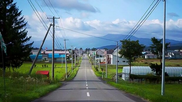 比起“海外观光地”,北海道这样的“国内观光地”越来越受年轻人喜欢