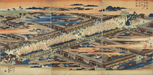 広重作『東都名所　新吉原五丁町弥生花盛全図』（国会図書館蔵）。大判3枚の組み絵を並べた。左下が大門で、桜並木に面する店までが仲之町。『廓中東雲』は、画面中央の辻にある桜の右下から、左上方向の門を眺めている構図と思われる