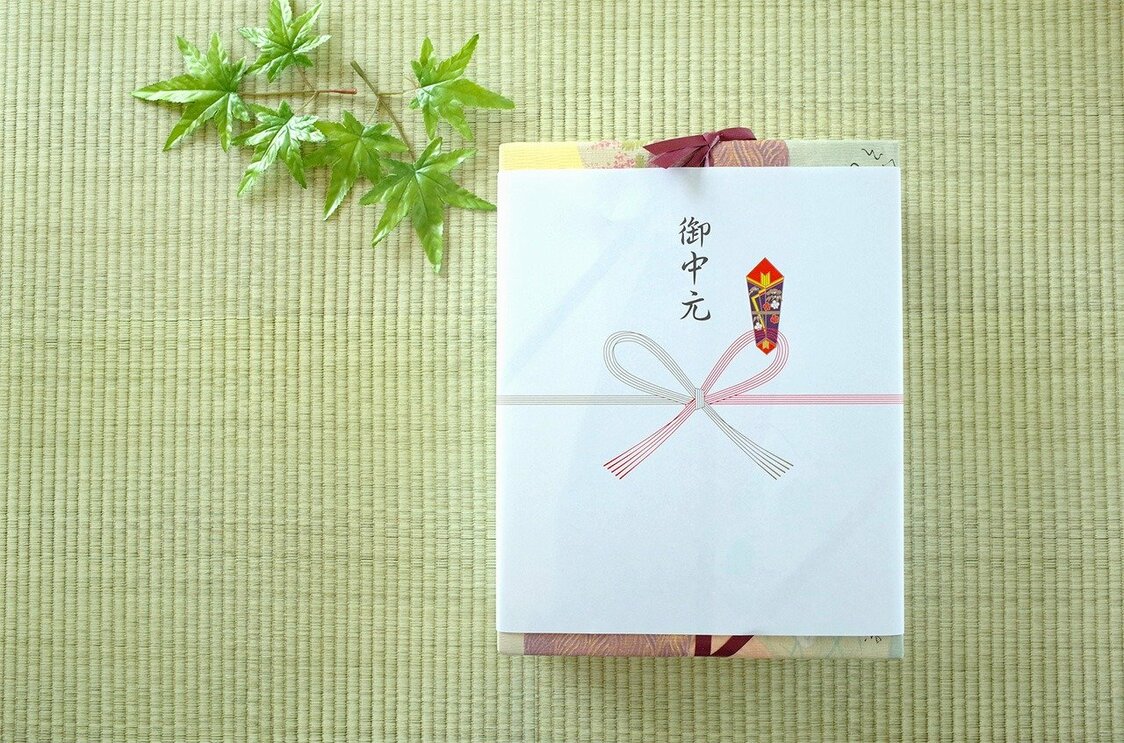 お中元の贈り物（PIXTA）