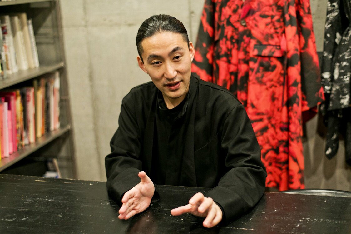 « Dust to Dust » : le couturier Nakazato Yuima face au gaspillage dans le monde de la mode