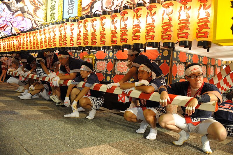 外国人が見た！ねぶた祭が生み出す熱気の渦