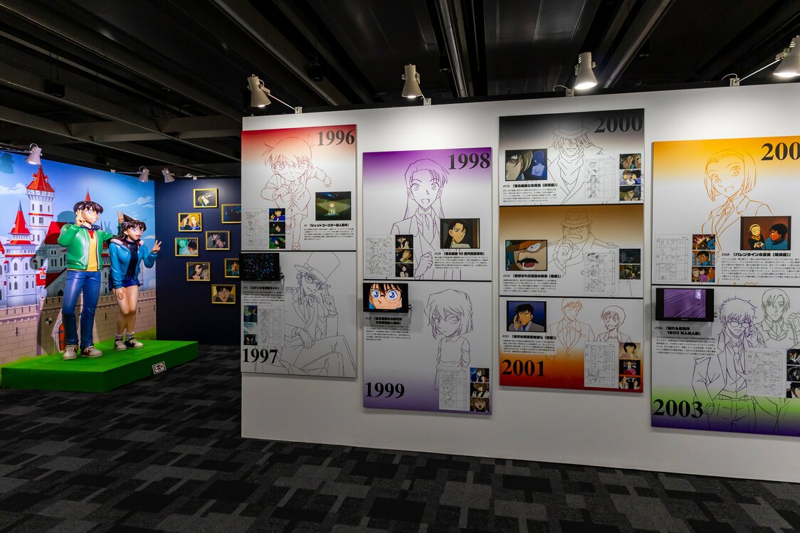 Iconic scene photos and storyboards line the walls. Visitors can also take commemorative photos beside Shin’ichi and heroine Mōri Ran. (© Nippon.com; characters © Aoyama Gōshō/Shōgakukan, Yomiuri Telecasting Corporation, TMS 1996)