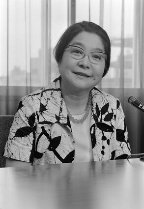 Mibuchi Yoshiko, the first Japanese woman to sit on the bench, at the time of her appointment as head of the Niigata Family Court. Taken on June 14, 1972. (© Jiji)