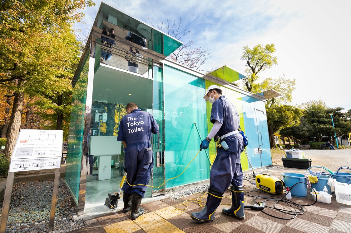 月に1度の湿式清掃を実施する「はるのおがわコミュニティパーク」の透けるトイレ