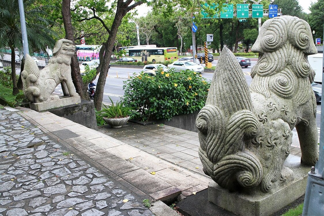 旧台湾神宮の狛犬（筆者撮影）