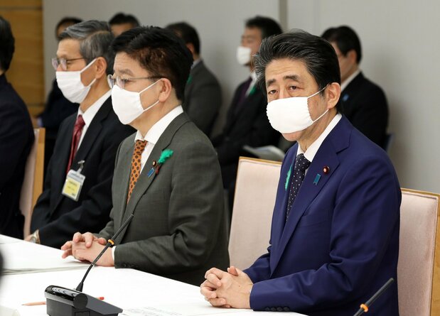 安倍首相和政府官员 （照片:首相官邸）