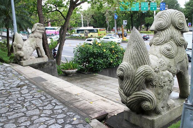 旧台湾神宮の狛犬（筆者撮影）