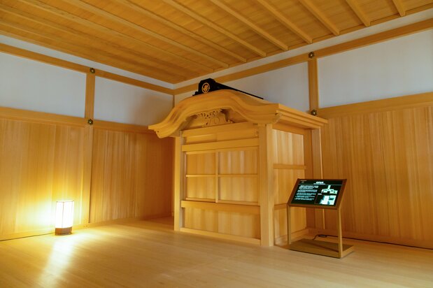 将軍のための浴室「湯殿（ゆどの）書院」。湯船はなく、湯気を引き込む蒸し風呂式
