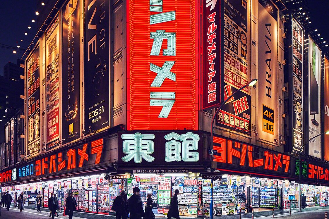Магазин электроники Yodobashi Camera у западного выхода станции Синдзюку