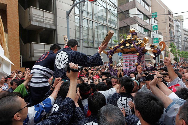 击掌三次，结束总神社神轿游行