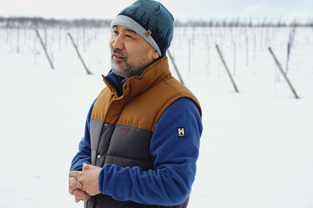 Сога Такахико сам занимается и выращиванием винограда, и производством вина в Domaine Takahiko (© Укита Ясуюки)