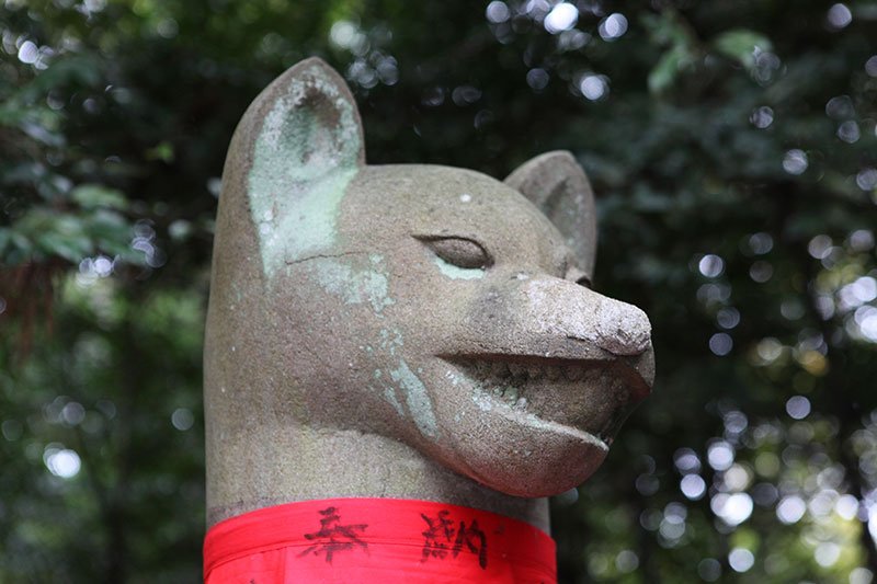 神使狐狸的雕像