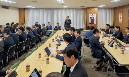 政府への緊急提言を話し合う自民党「国家サイバーセキュリティ戦略本部」＝２０日午後、同党本部