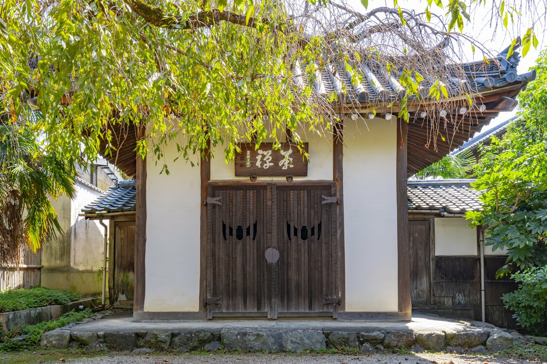 萬福寺で修行した売茶翁を記念する「売茶堂」　（PIXTA）