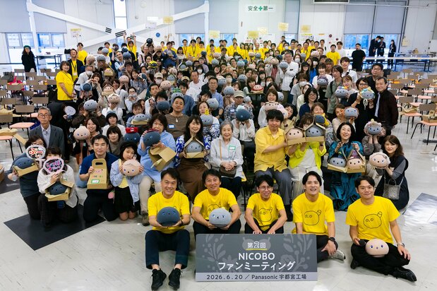Los participantes se reunieron en la fábrica de Utsunomiya acompañados de sus “niños”.