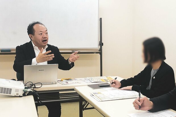 Matsui Yōichirō speaking at an information session on local machizemi participation in Okazaki in 2019. (Courtesy Matsui Yōichirō)