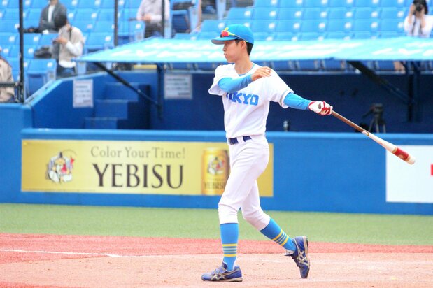 学生コーチ兼アナリストを務めた齋藤周さん。試合前ノックを行うこともあった。農学部森林環境資源科学専修4年。好きな授業はフランス語 写真提供:東大野球部